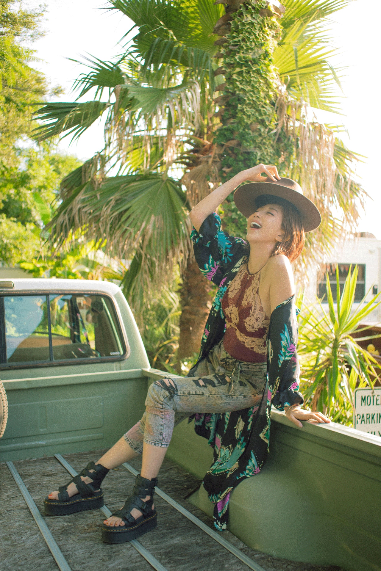 紅ゆずる写真集「悪い女 A BAD WOMAN」より。