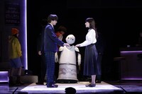 舞台「イヴの時間」より。