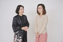 左から松永玲子、村岡希美。（撮影：江隈麗志）