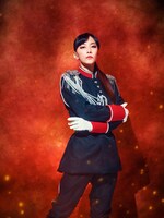 川島芳子役の玉置成実のビジュアル。