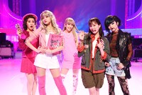 左から松原凛子、石田ニコル、松田るか、生田絵梨花、田村芽実。(c)フジテレビ