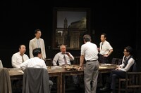 劇団東京乾電池公演「十二人の怒れる男」より。