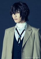 田淵累生扮する太宰治。