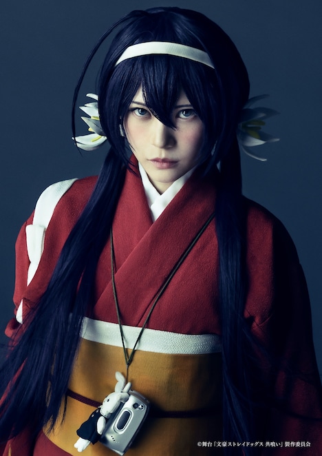 桑江咲菜扮する泉鏡花。