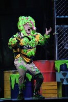 オフ・ブロードウェイ・ミュージカル「悪魔の毒毒モンスターREBORN」より。