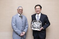 左から尾上松緑、竹柴潤一。