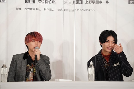 左から井上瑞稀（HiHi Jets / ジャニーズJr.） 、本高克樹（7 MEN 侍 / ジャニーズJr.）。