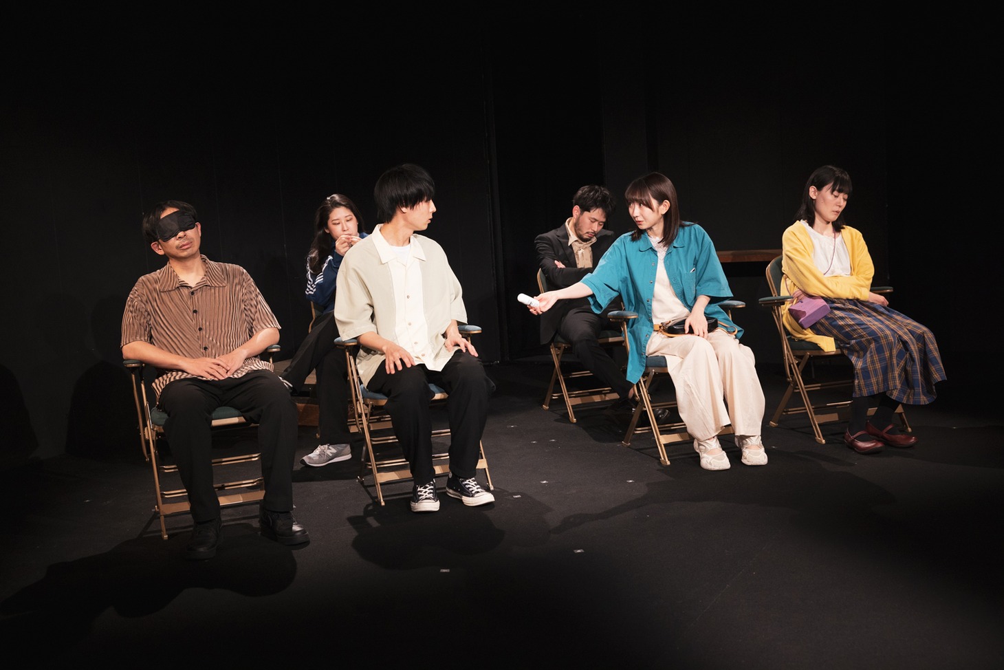 テニスコート神谷圭介のソロプロジェクト 画餅 第2回公演「ホリディ」より。（撮影：南阿沙美）