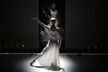 Noism Company Niigata 2023 冬・新作公演「Der Wanderer―さすらい人」より。（撮影：篠山紀信）