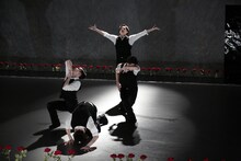 Noism Company Niigata 2023 冬・新作公演「Der Wanderer―さすらい人」より。（撮影：篠山紀信）