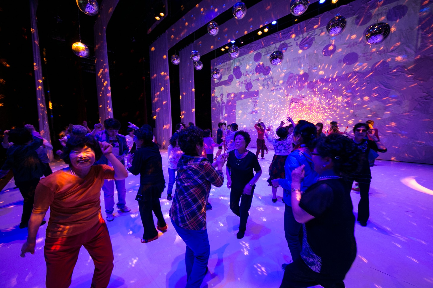 「Dancing Grandmothers ～グランマを踊る～」より。(c)Young-Mo Choe