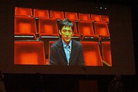 ビデオメッセージで登場した成河。