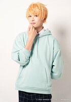 白石康介扮する黄楊歩。