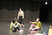 「文化センターの危機」稽古の様子。