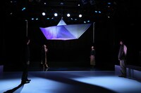 日本の演劇人を育てるプロジェクト 文化庁海外研修の成果公演「黒い湖のほとりで」より。（撮影：宮川舞子）