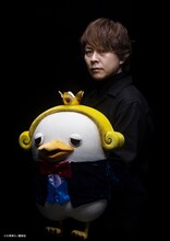 置鮎龍太郎とベルゼブブのビジュアル。