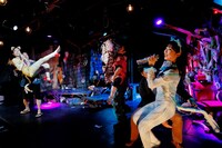 日本の演劇人を育てるプロジェクト 新進演劇人育成公演 演出家部門「血は立ったまま眠っている」より。（撮影：横田敦史）