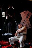 日本の演劇人を育てるプロジェクト 新進演劇人育成公演 演出家部門「血は立ったまま眠っている」より。（撮影：横田敦史）