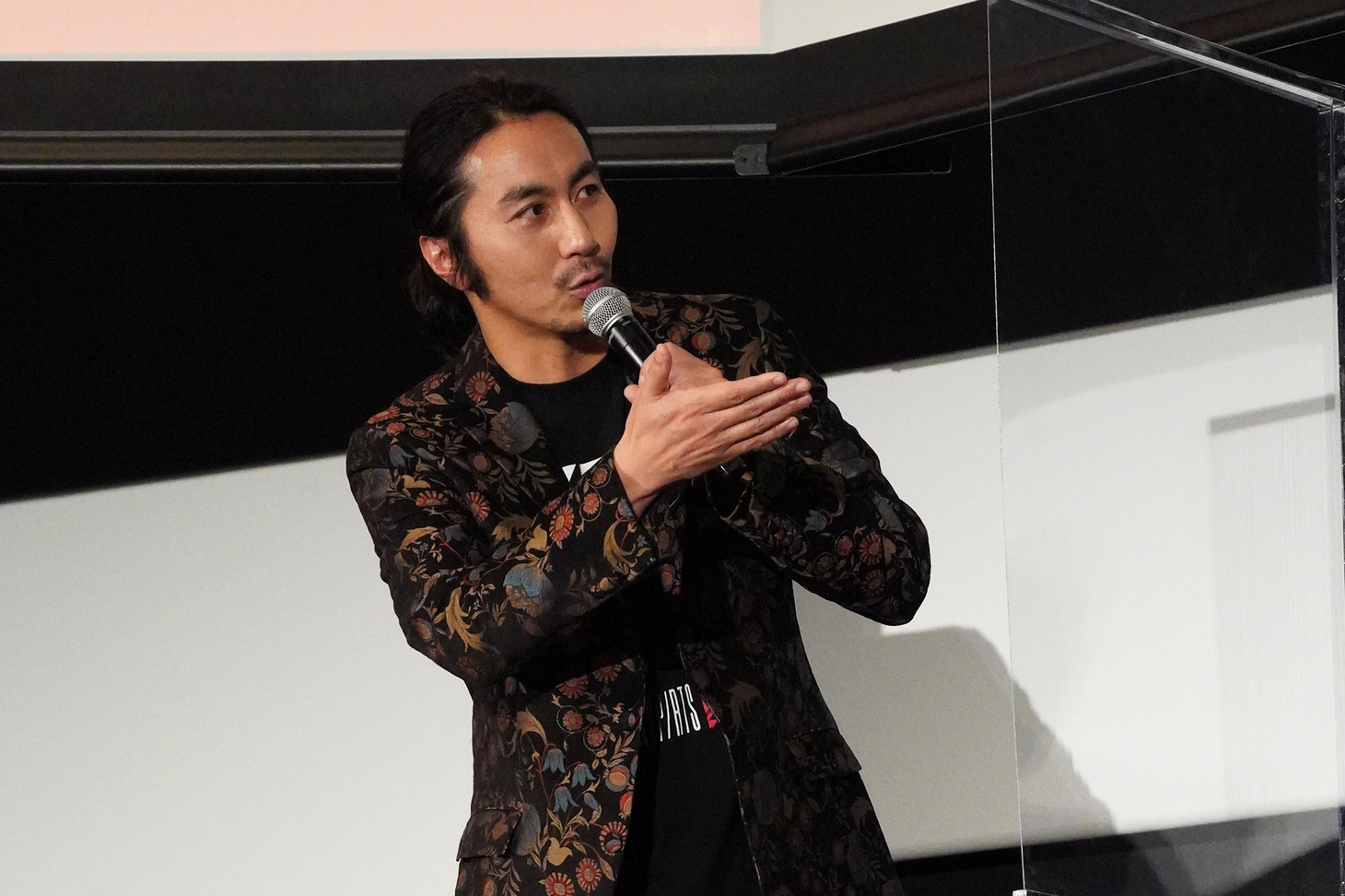 郷本直也