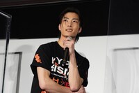 前に向き直る里中将道。