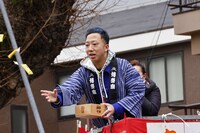 博多座「二月花形歌舞伎」出演者による豆まき神事の様子。（写真提供：博多座）