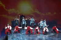 「『FLAGLIA THE MUSICAL』～ゆきてかえりし物語～」より。（撮影：丸山尚）