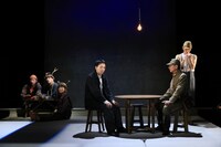 シス・カンパニー公演「ケンジトシ」より。（撮影：宮川舞子）