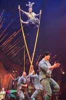 “アクロ・ポール”より。