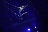 “シンクロナイズド・トラピス・デュオ”より。