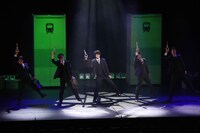 「サラリーマンナイトフィーバー」より。(c)松竹株式会社