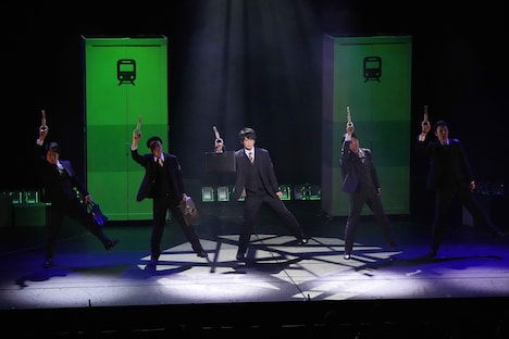 「サラリーマンナイトフィーバー」より。(c)松竹株式会社