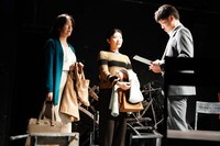 オフィスコットーネプロデュース 綿貫凜 追悼公演 第33回下北沢演劇祭参加作品「磁界」より。（撮影：田中亜紀）