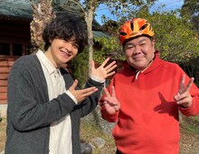 「瀬戸康史とカマシカちゃんのゆた嘉麻くらし」より、お笑い芸人・ゴリけんとのオフショット。