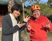 「瀬戸康史とカマシカちゃんのゆた嘉麻くらし」より、お笑い芸人・ゴリけんとのオフショット。