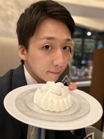 東京會舘のマロンシャンテリーと、フォーマルな雰囲気のカッコいい米吉。