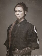 横山真史扮する天霧九寿。