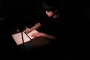 「つくりかけ室」より、濱口。(c)Mayumi Akashi