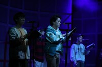 Mrs.fictions presents「15 Minutes Made in本多劇場」、ブリーズアーツ「真夜中の屋上で」より。（撮影：赤坂久美）