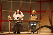 Mrs.fictions presents「15 Minutes Made in本多劇場」、Mrs.fictions「上手（かみて）も下手（しもて）もないけれど」より。（撮影：赤坂久美）