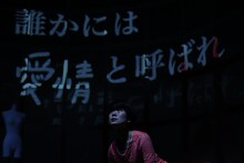 Mrs.fictions presents「15 Minutes Made in本多劇場」、ZURULABO「ワルツ」より。（撮影：赤坂久美）