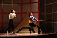 Mrs.fictions presents「15 Minutes Made in本多劇場」、ロロ「西瓜橋商店街綱引大会」より。（撮影：赤坂久美）