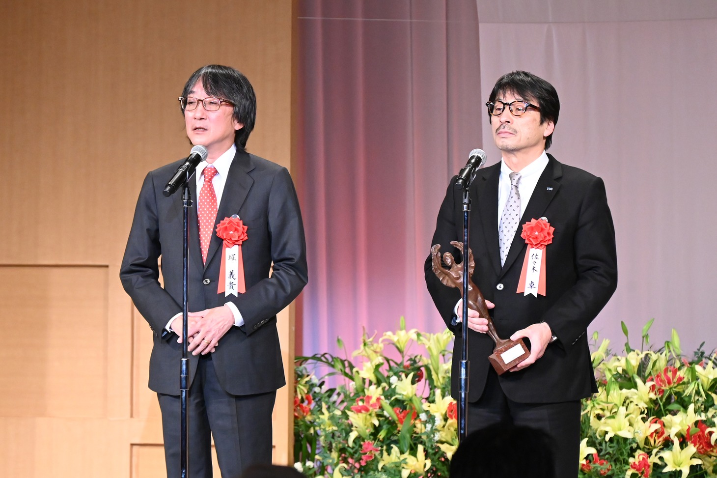 左からホリプログループの堀義貴会長、TBSホールディングス・TBSテレビの佐々木卓代表取締役社長。