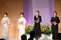 第30回読売演劇大賞贈賞式の様子。