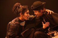 ブルーシャトルプロデュース「織田信長」より。（撮影：堀川高志）