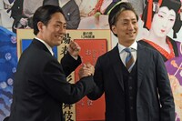 左から中村勘九郎、中村七之助。