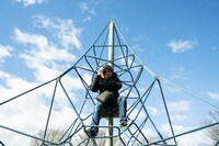 ロケハン中の竪山隼太をパシャリ。（撮影：平岩享）