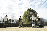 それぞれの時間を過ごし始めた佐野家。（撮影：竪山隼太）