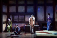 ナイロン100℃結成30周年記念公演 第1弾 ナイロン100℃ 48th SESSION「Don't freak out」より。（撮影：桜井隆幸）