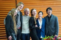 左からアンナ・ラウデール、エドウィン・レヴァツォフ、ジョン・ノイマイヤー、イダ・プレトリウス、菅井円加、アレクサンドル・トルーシュ。