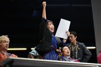 舞台「背信者」より。